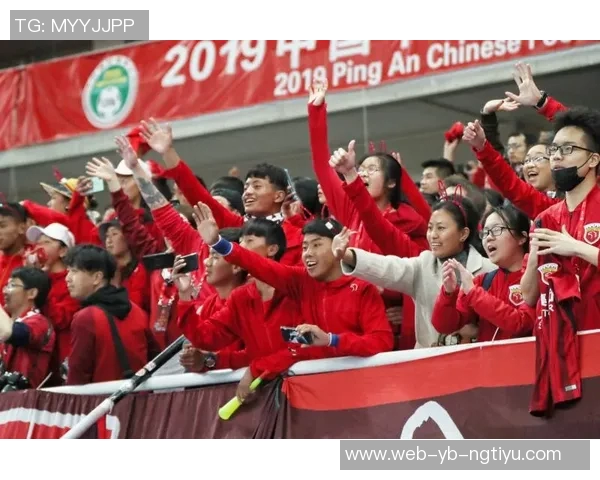 李平康无怨无悔支持球迷潘硕期望社会给予帮助减轻家庭负担