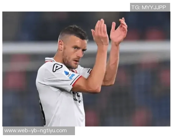 老兵不死!瓦尔迪荣获意甲11月最佳球员奖杯展现不凡实力 老兵不死!瓦尔迪荣获意甲11月最佳球员奖杯展现不凡实力