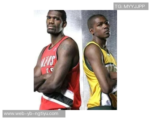 杜克女篮发布阿贾威尔逊签名鞋AOne特别版经典黑蓝配色款式 杜克女篮发布阿贾威尔逊签名鞋AOne特别版经典黑蓝配色款式